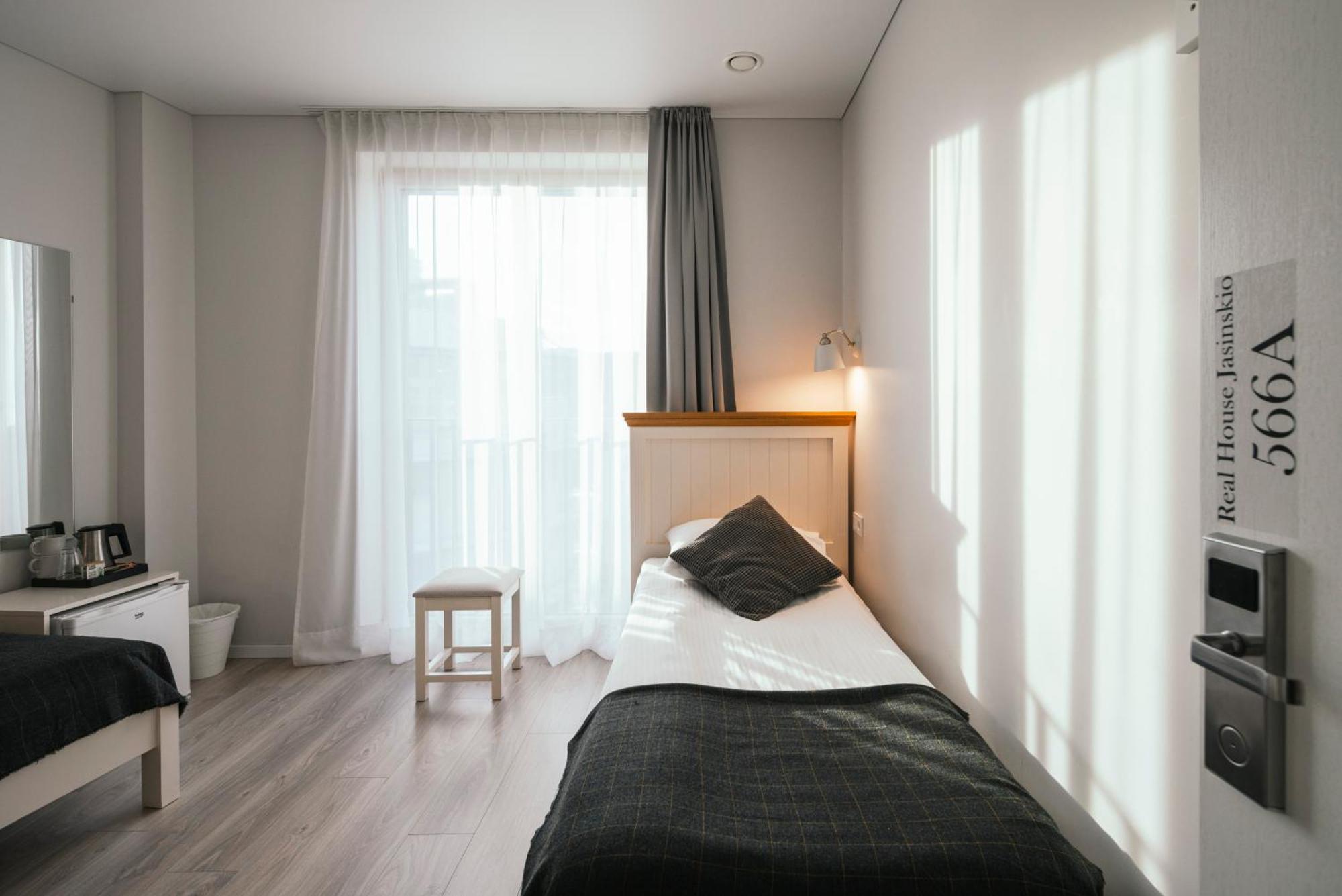 J14A I Rooms & Apartments Automated Self Check-In VNO Camera foto