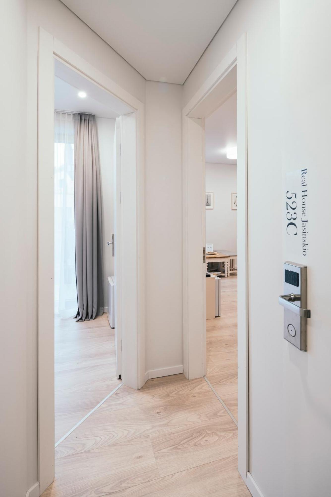 J14A I Rooms & Apartments Automated Self Check-In VNO Camera foto